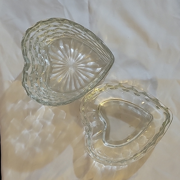 Glass Heart Shaped Covered Candy Dish Home Interior Tender Box - Picture 3 of 5